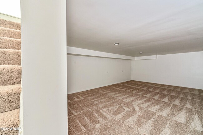 Building Photo - 3949 E Earll Dr