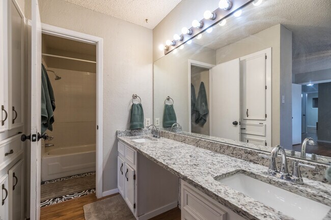 Building Photo - 5701 Quail Run St