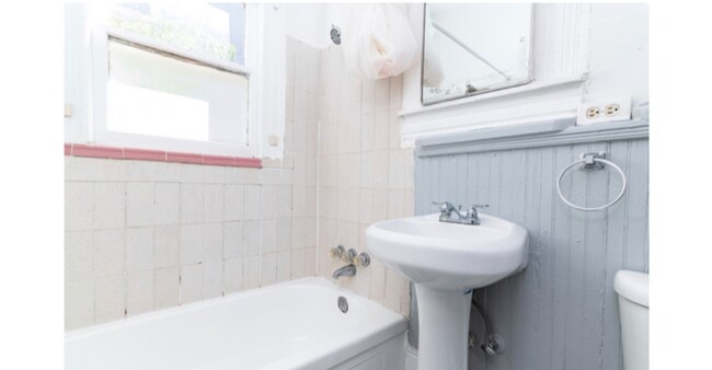 Building Photo - 208 E Arsenal St