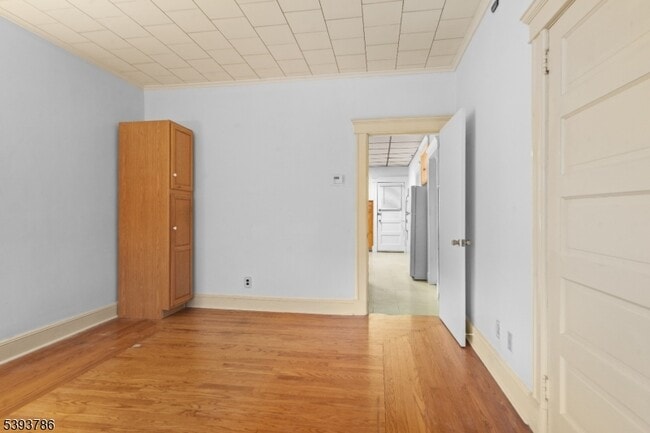 Building Photo - 76 Planten Ave