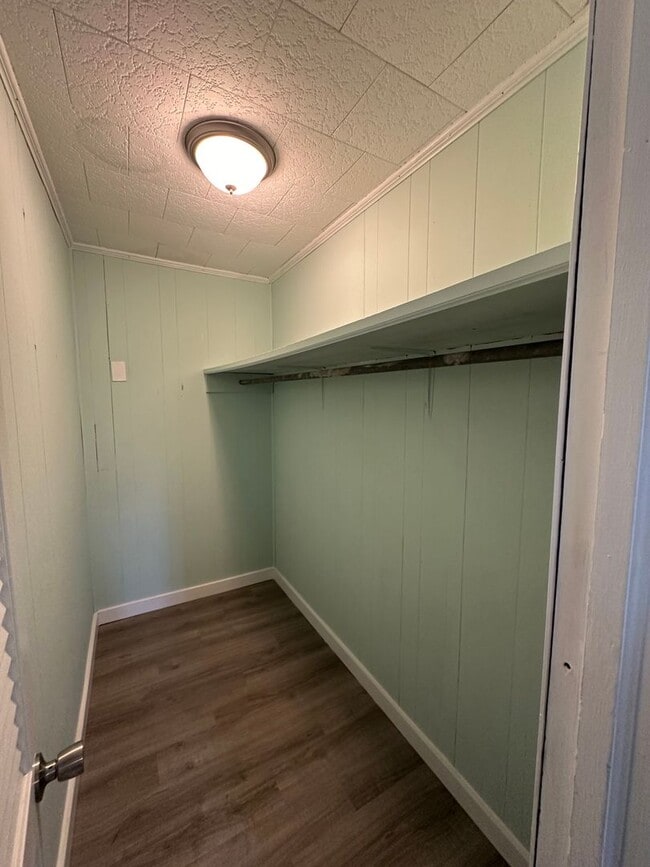 Building Photo - 190 Rogers Rd