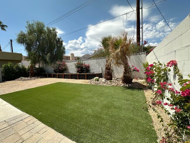 Building Photo - 54445 Avenida Alvarado