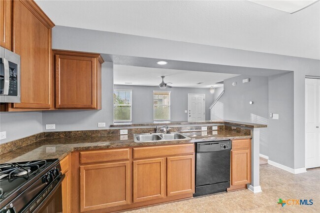 Building Photo - 320 Trestle Tree