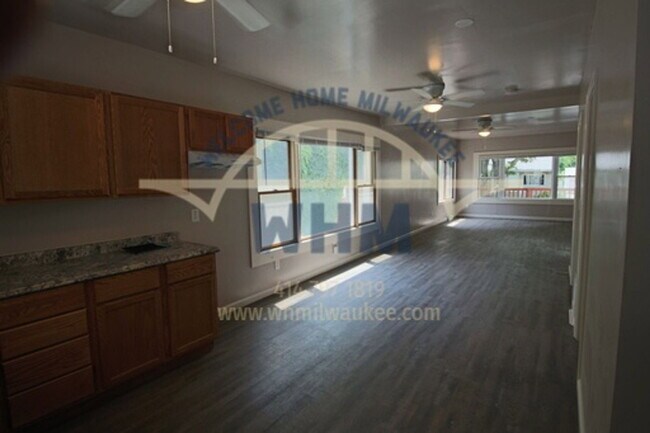 Building Photo - 2470 N 54th St