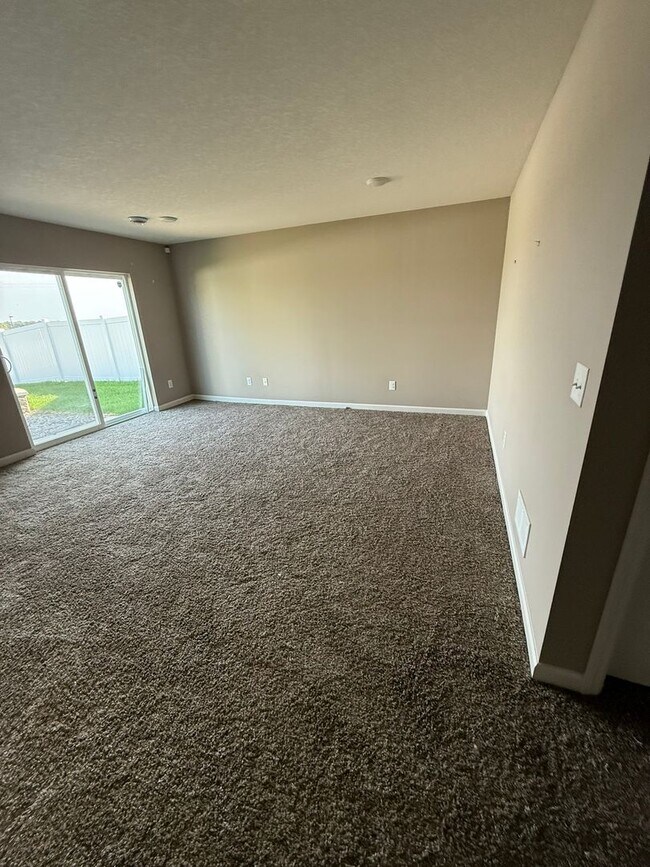 Building Photo - Spacious 4?BD | 2?BA Home with Finished Lo...
