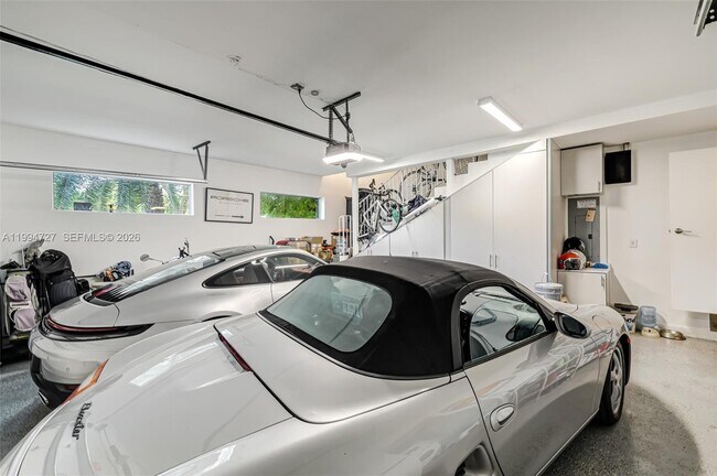 Building Photo - 79 Shore Dr W