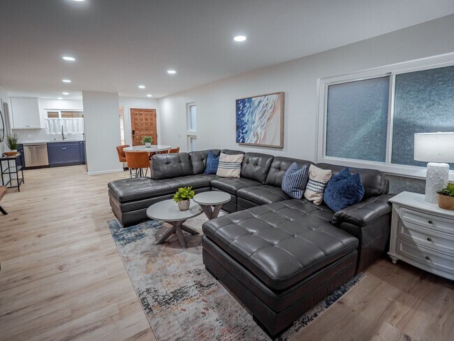 Building Photo - Fully Furnished Minutes from the Beach Newly Remodeled 2 Bedroom Move in Ready!