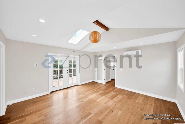 Building Photo - 5150 S Manhattan Pl