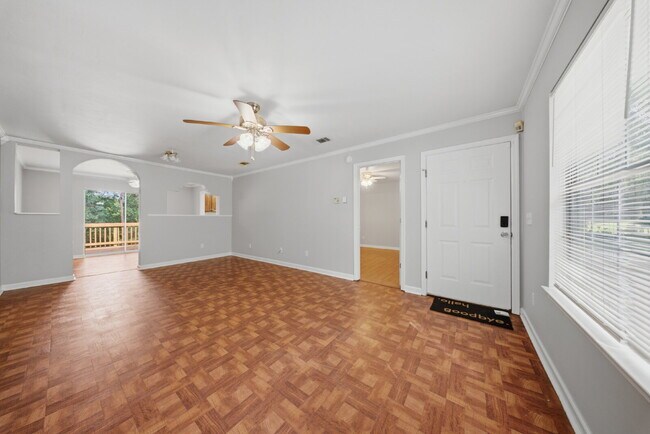 Building Photo - 3 Bedroom 2 Bathroom Single Family Home located in NW Tallahassee!