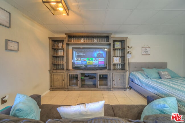 Building Photo - 42880 Brown Rd