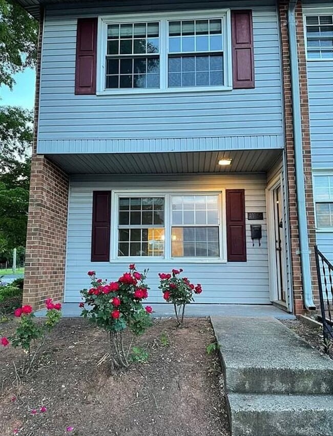 Primary Photo - 4792 Champion Ct