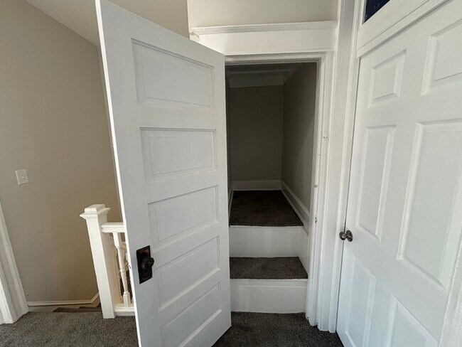 Building Photo - 410 N Loudon Ave