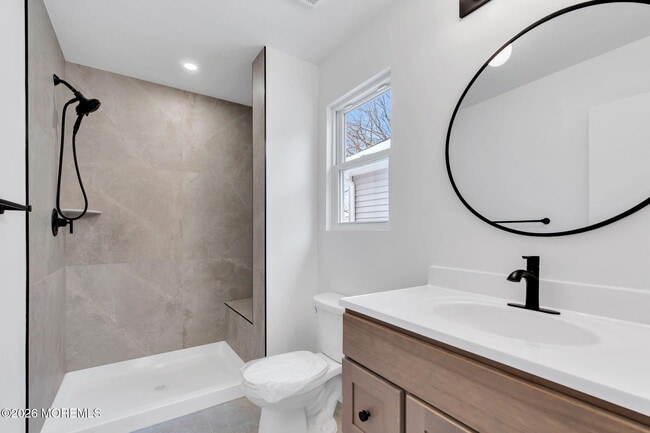 Building Photo - 211 Dewitt Ave