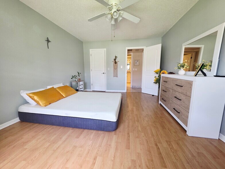 Building Photo - 19029 US Highway 19 N