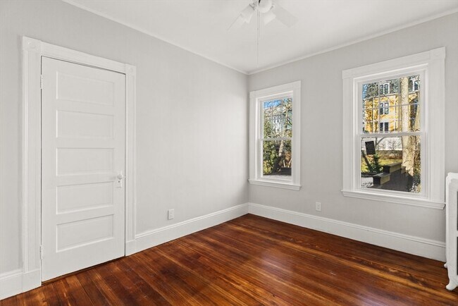 Building Photo - 22 Lewis St