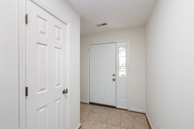 Building Photo - Beautiful Ranch in Pine Meadows | Water View