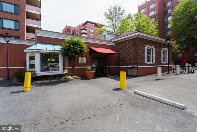 Building Photo - 1121 Arlington Blvd