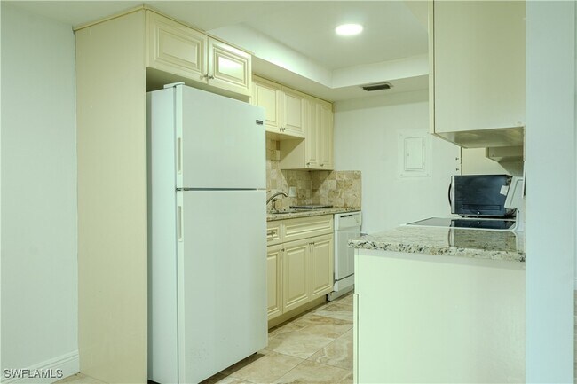 Building Photo - 3655 Boca Ciega Dr