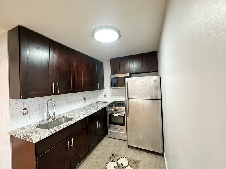 Building Photo - 16 Delaware Ave