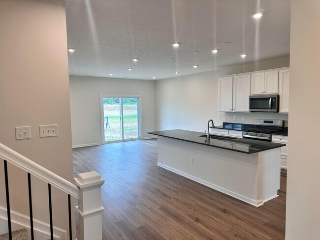 Building Photo - 1332 Red Tail Pl