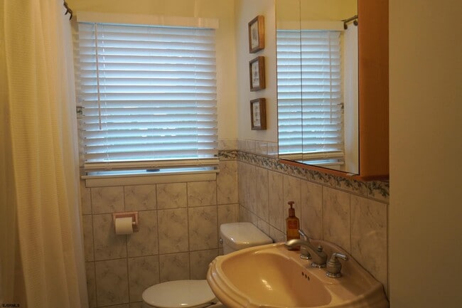 Building Photo - 101 W Meyran Ave