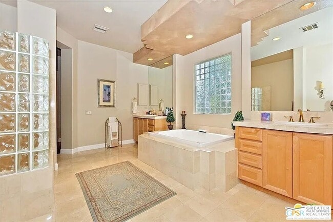 Building Photo - 46 Vista Encantada