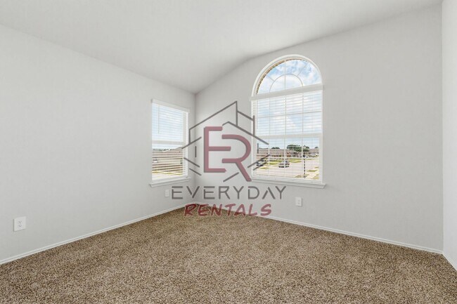 Building Photo - 2102 Gadwall Dr