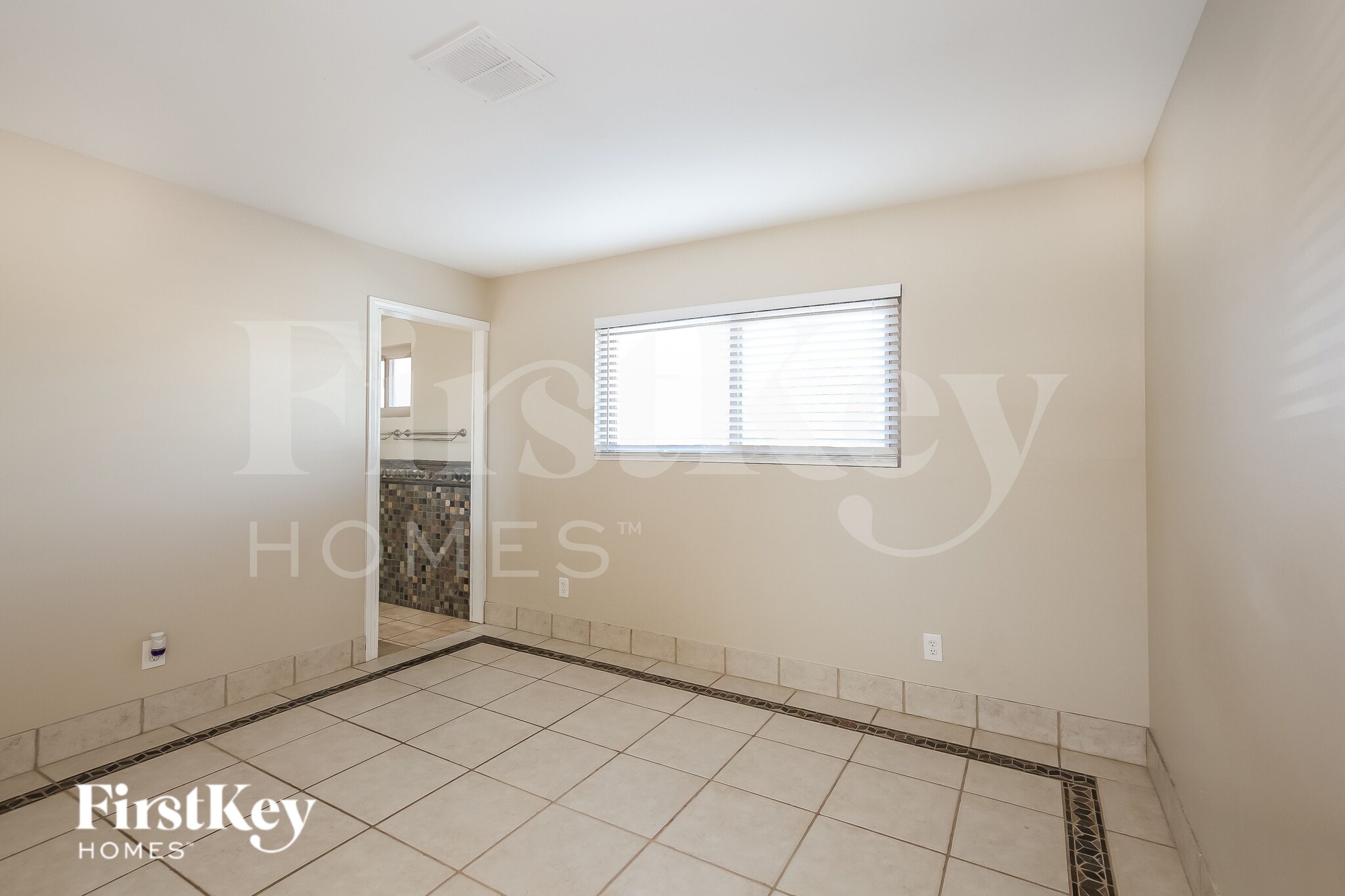 Building Photo - 5925 Pebble Beach Blvd