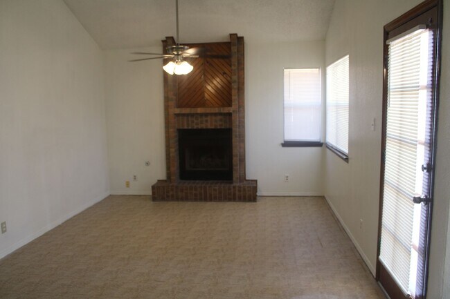 Building Photo - 1472 Sierra De Oro Dr