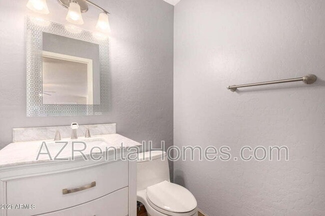 Building Photo - 3618 N Santiago Cir