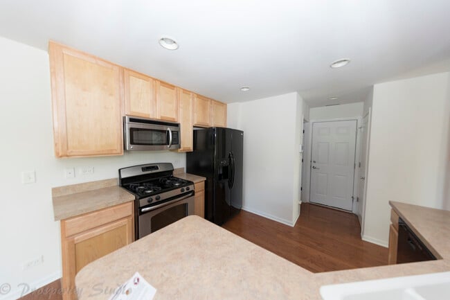 Building Photo - 636 Hawley Dr