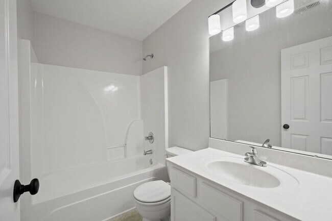 Building Photo - 142 Bremerton Dr SW