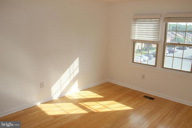 Building Photo - 41 Bralan Ct
