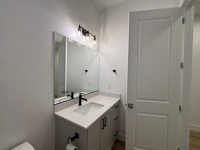 Building Photo - SPACIOUS PATIO HOME FOR RENT!