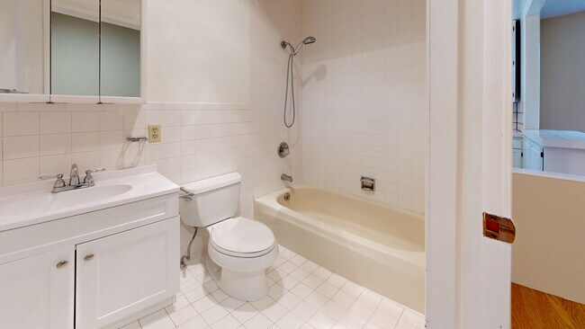 Building Photo - 1860 Jackson St