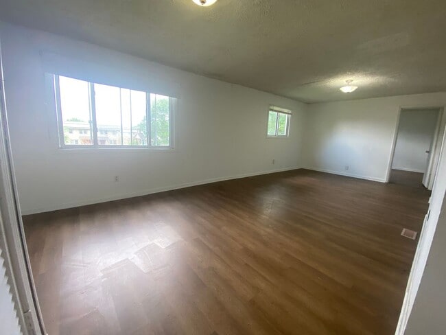 Building Photo - 2 Bedroom Apartment Near Downtown Bloomington, IN