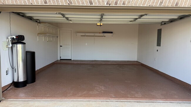 Building Photo - 215 Amaranth Wy