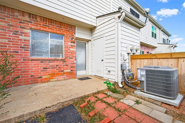 Building Photo - 2910 Grants Lake Blvd