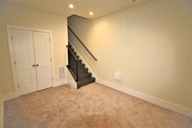 Building Photo - Elegant 3 Bedroom 2 Full 2 Half Bath Townhome in Ashburn
