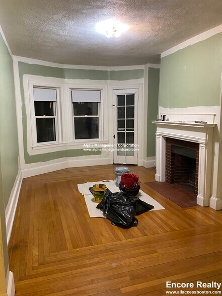 Primary Photo - 163 Summer St