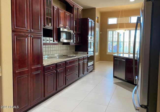 Building Photo - 1223 E Moss St