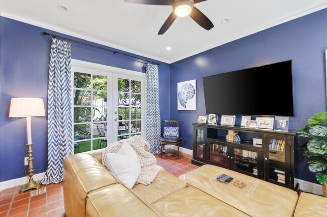 Building Photo - 325 Greymon Dr