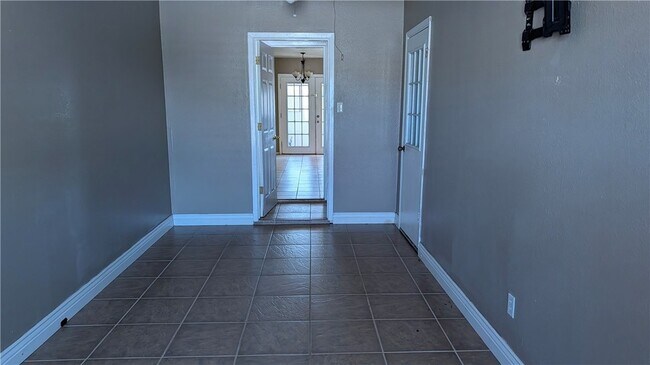 Building Photo - 9550 Waxwing St