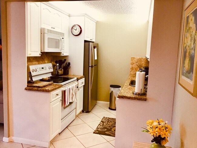 Building Photo - 4008 Cornwall A