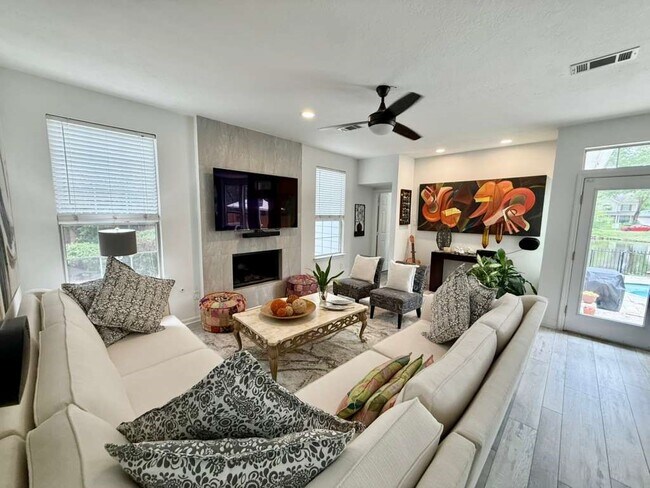 Building Photo - 65 S Hidden View Cir