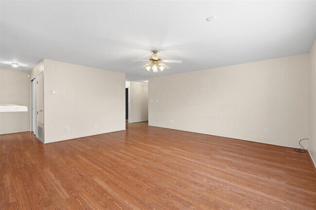 Building Photo - 700 Riverway Ln