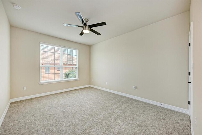Building Photo - 12300 Terraza Cir