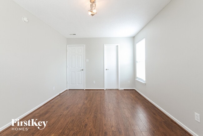 Building Photo - 15499 Border Dr