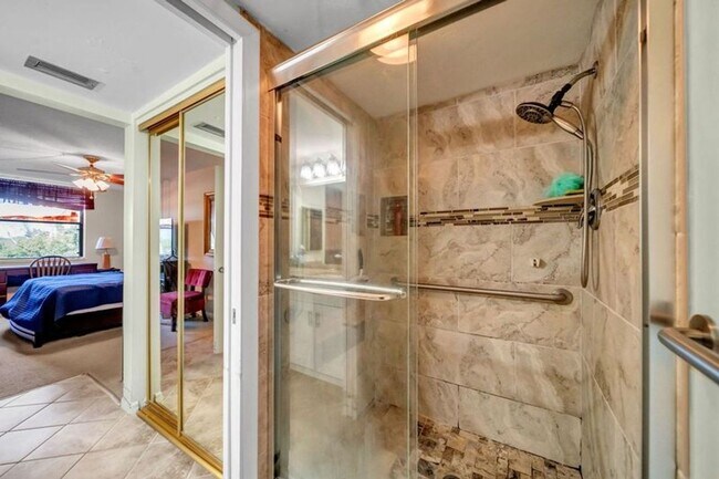 Building Photo - Riverfront Condo Location 1,100+ square fe...