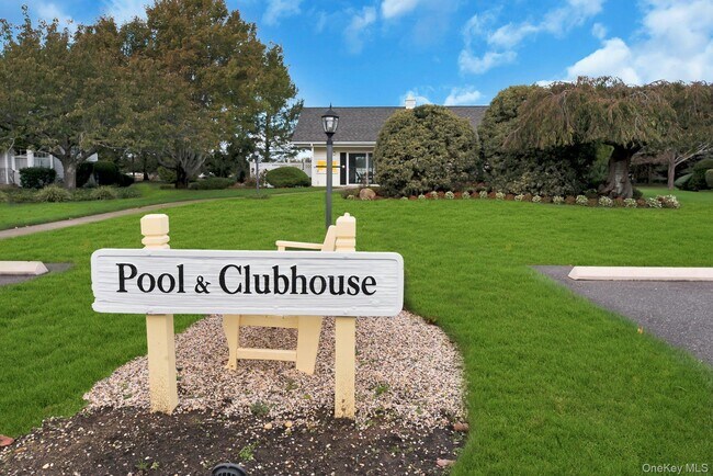 Building Photo - 2555 Youngs Ave